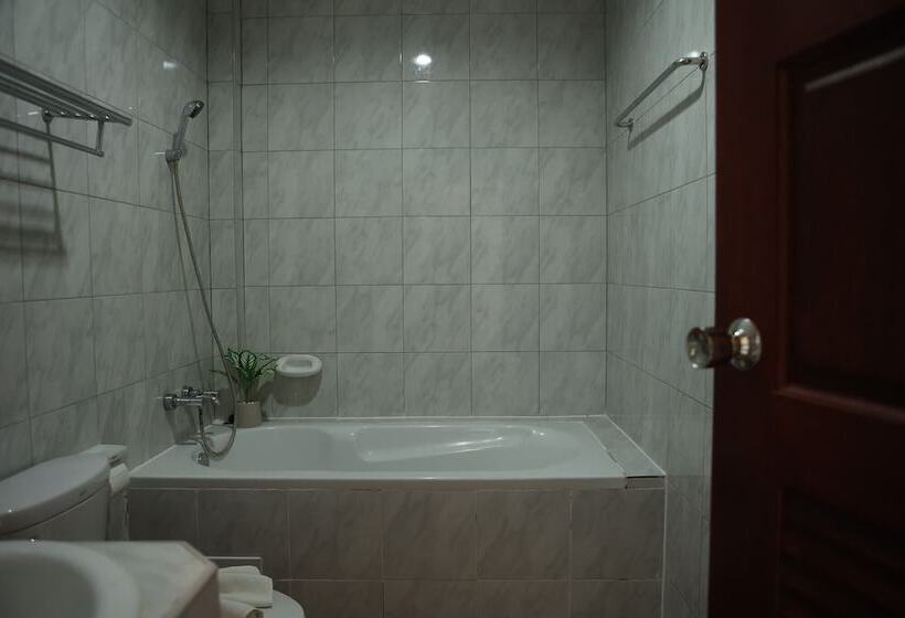 ホテル New Forest Patong