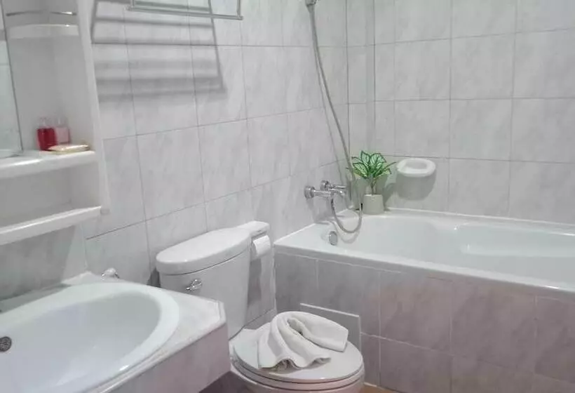 ホテル New Forest Patong