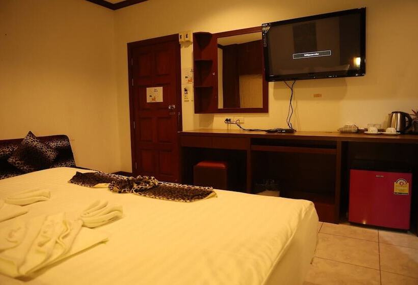 ホテル New Forest Patong