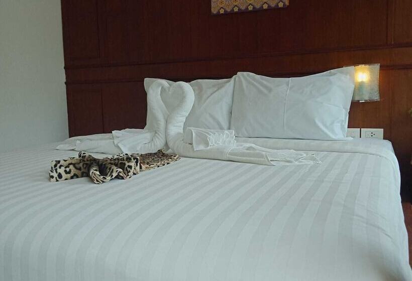 ホテル New Forest Patong