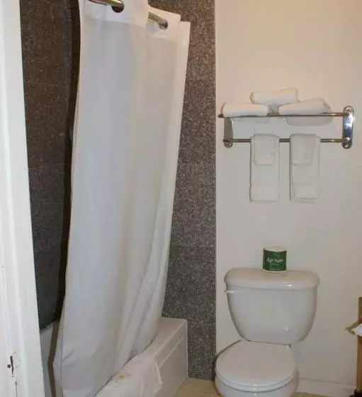 בית מלון כפרי Hwy Express Inn And Suites