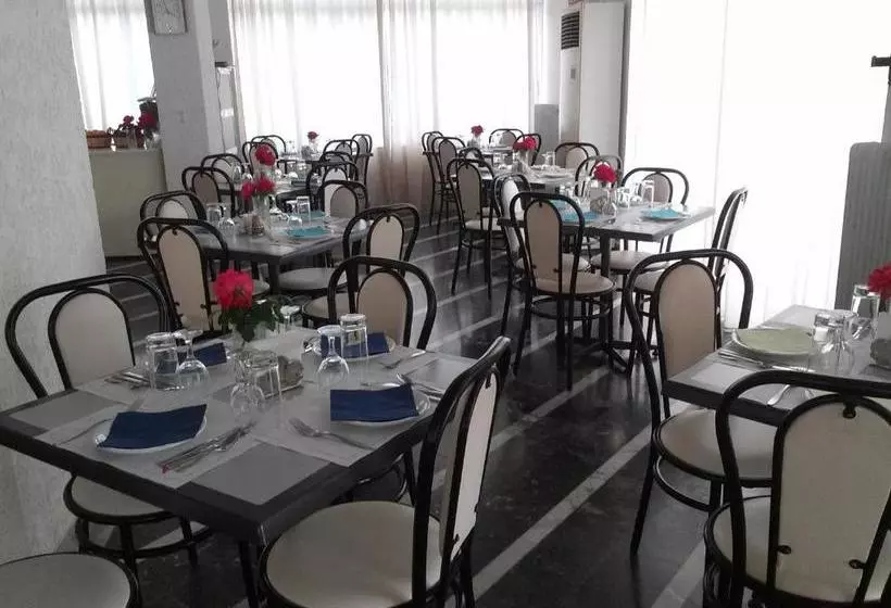 ホテル Kardamili Beach