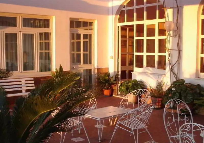 Hotelli La Villa Pina