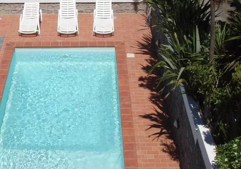 Hotelli La Villa Pina