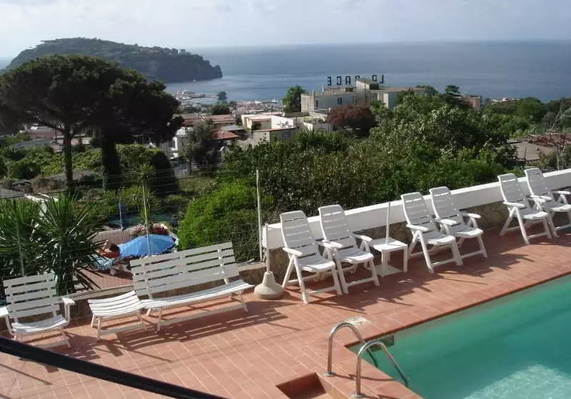 Hotelli La Villa Pina