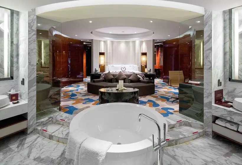 هتل Sanya Visun Royal Yacht