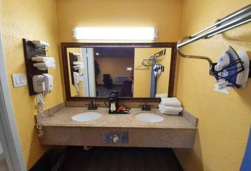 Chaparral Motel Hallettsville