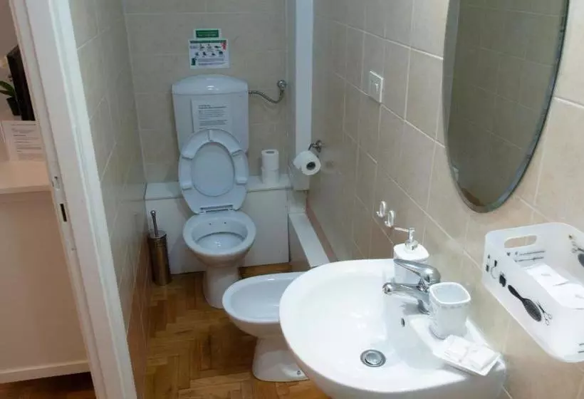 مسافرخانه Gregorios San Pietro Guesthouse