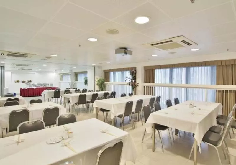 هتل Caritas Oswald Cheung International House