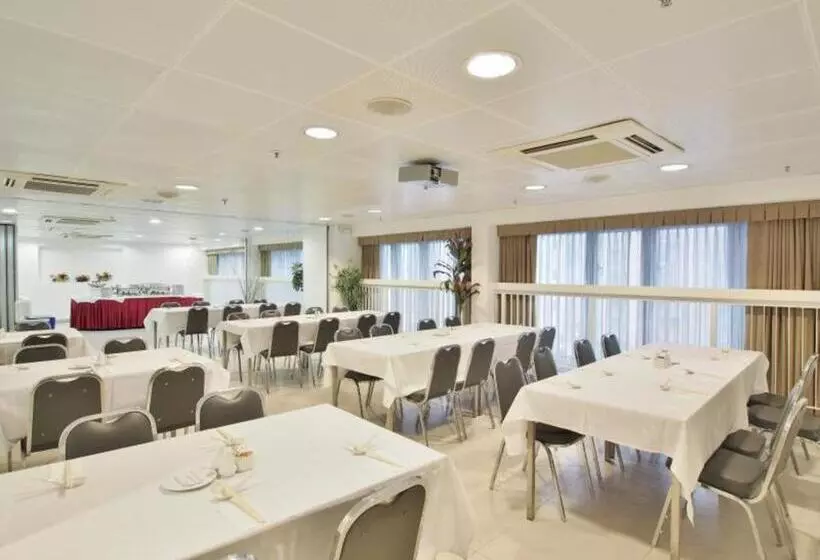 هتل Caritas Oswald Cheung International House