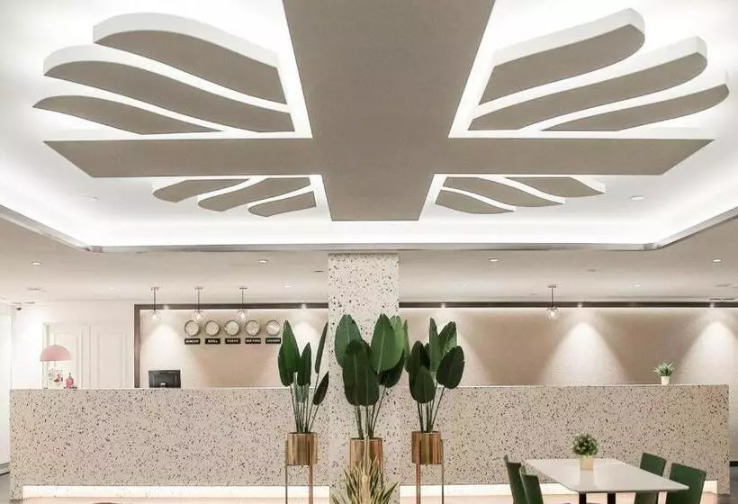 هتل Caritas Oswald Cheung International House