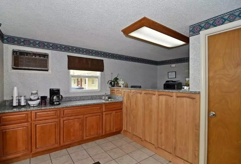 בית מלון כפרי Charleston Eagle Inn