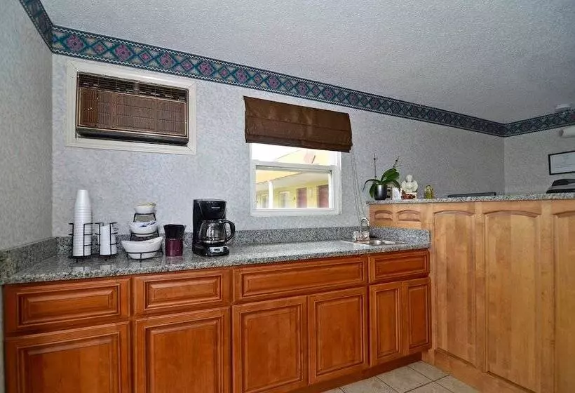 בית מלון כפרי Charleston Eagle Inn