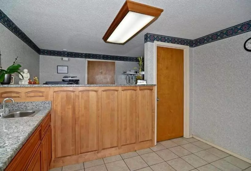 בית מלון כפרי Charleston Eagle Inn