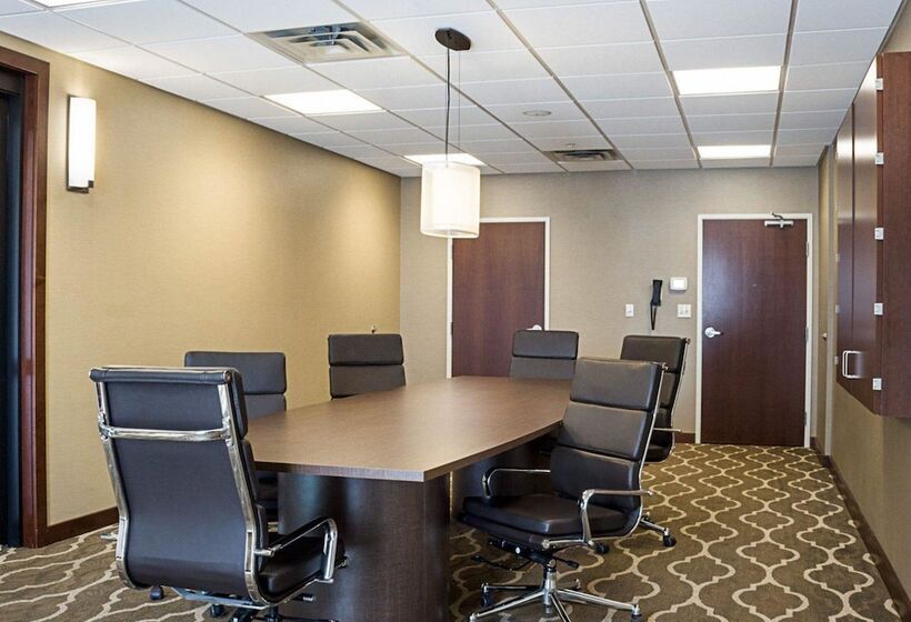 בית מלון כפרי Comfort Suites Medical Center