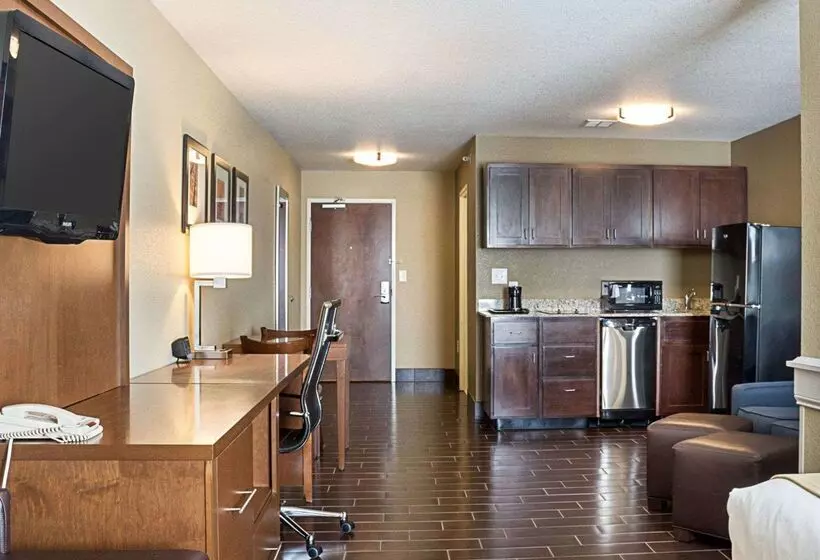 Отель Comfort Suites