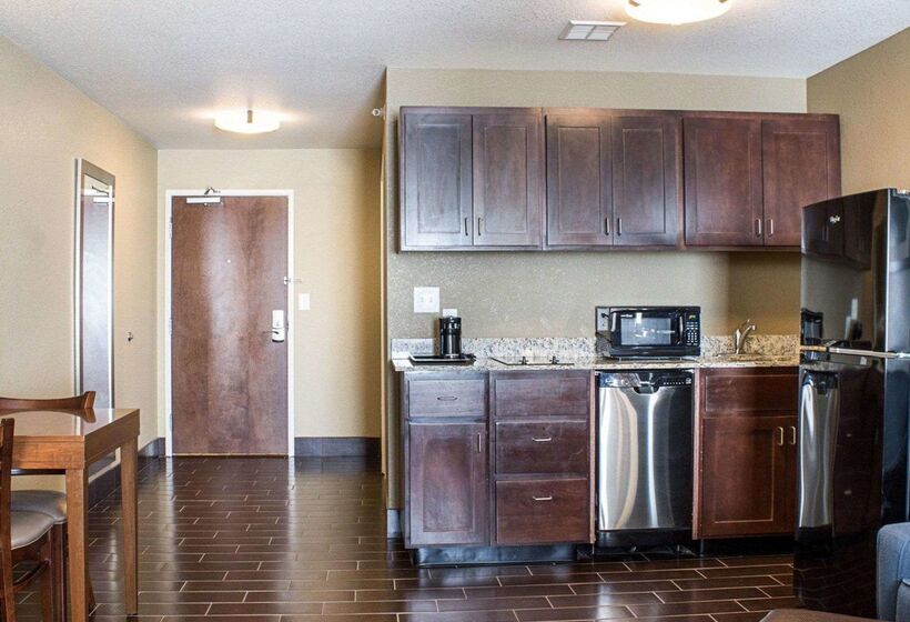 فندق Comfort Suites