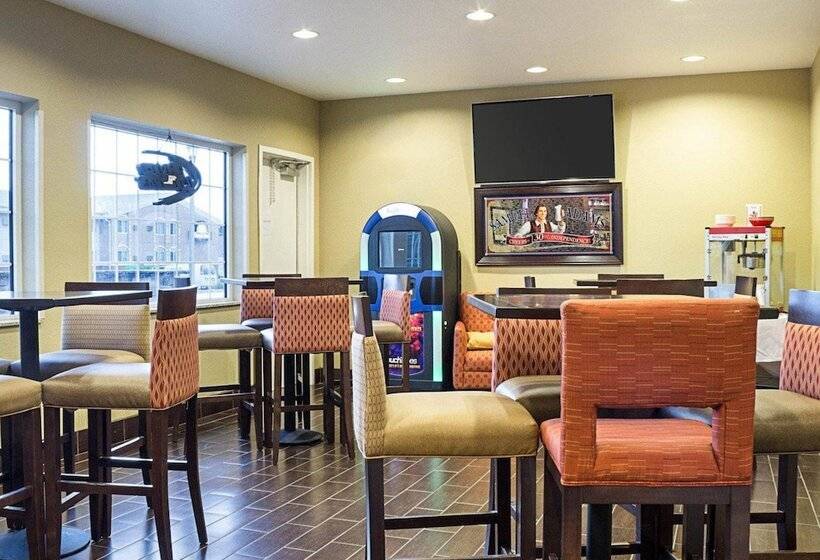 فندق Comfort Suites