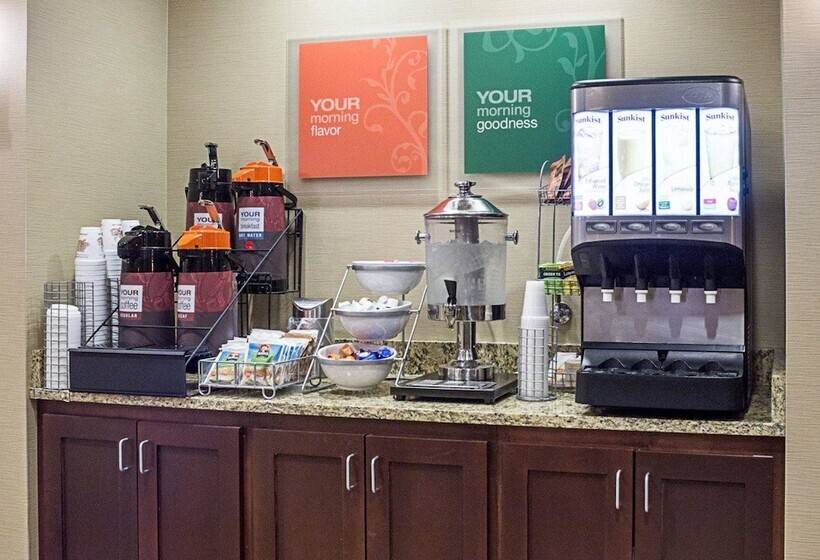 فندق Comfort Suites