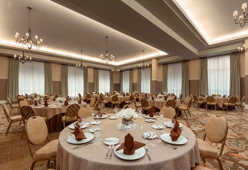 فندق Embassy Suites By Hilton Savannah Historic District