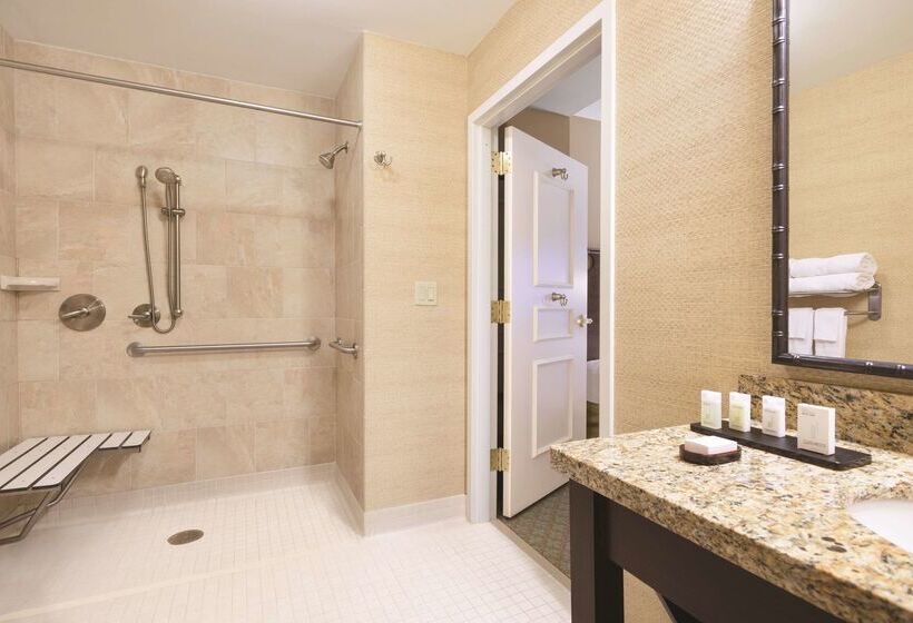 فندق Embassy Suites By Hilton Savannah Historic District