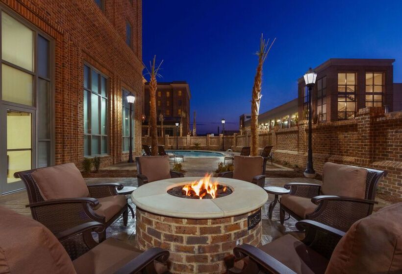 فندق Embassy Suites By Hilton Savannah Historic District