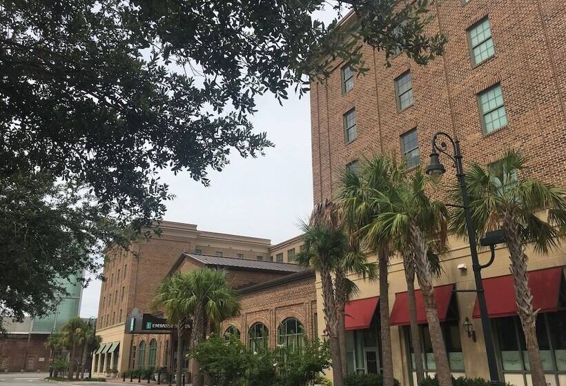 فندق Embassy Suites By Hilton Savannah Historic District