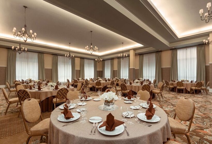 فندق Embassy Suites By Hilton Savannah Historic District