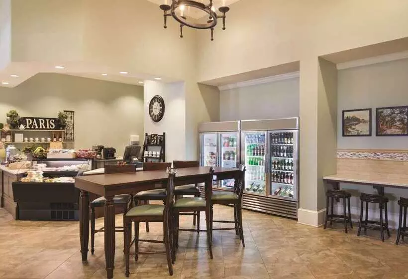 فندق Embassy Suites By Hilton Savannah Historic District