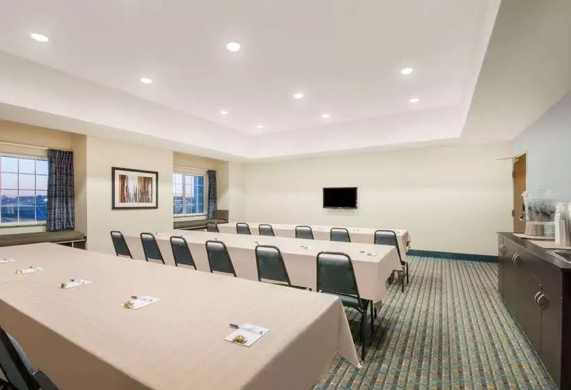 Microtel Inn & Suites By Wyndham Stanley