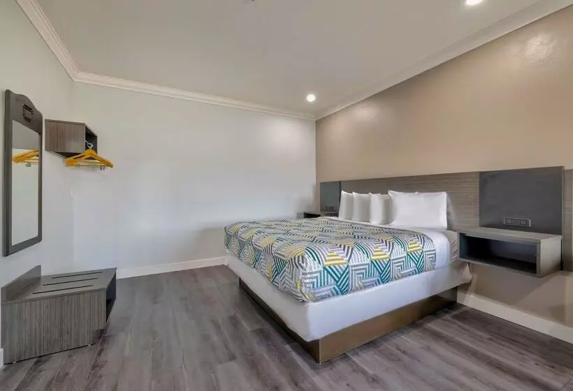 Motel 6 South Gate CA