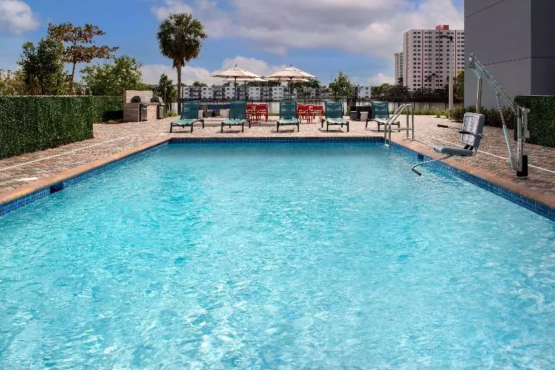 Hotelli Tru By Hilton Miami Airport South Blue Lagoon, Fl