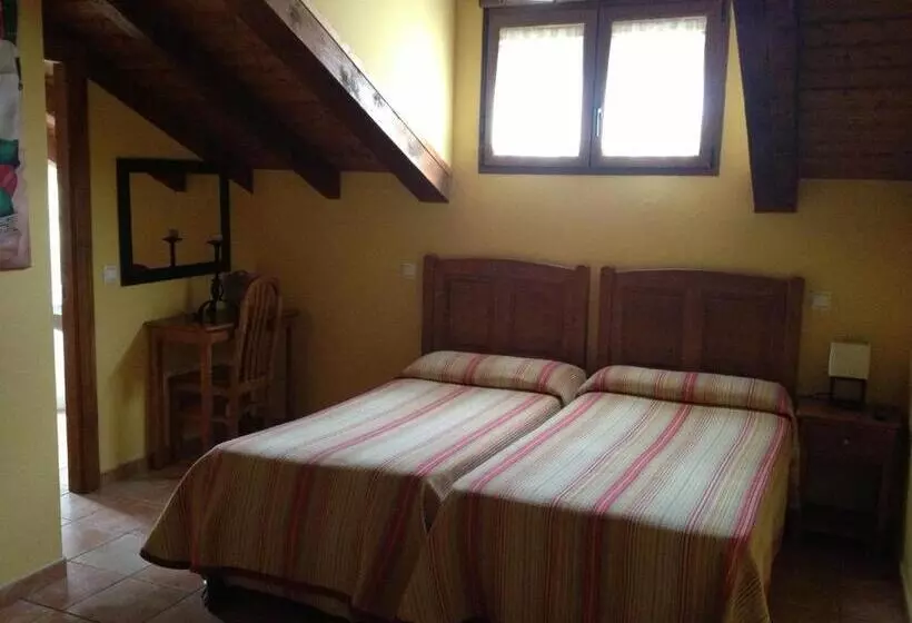 مسافرخانه Hosteria San Emeterio