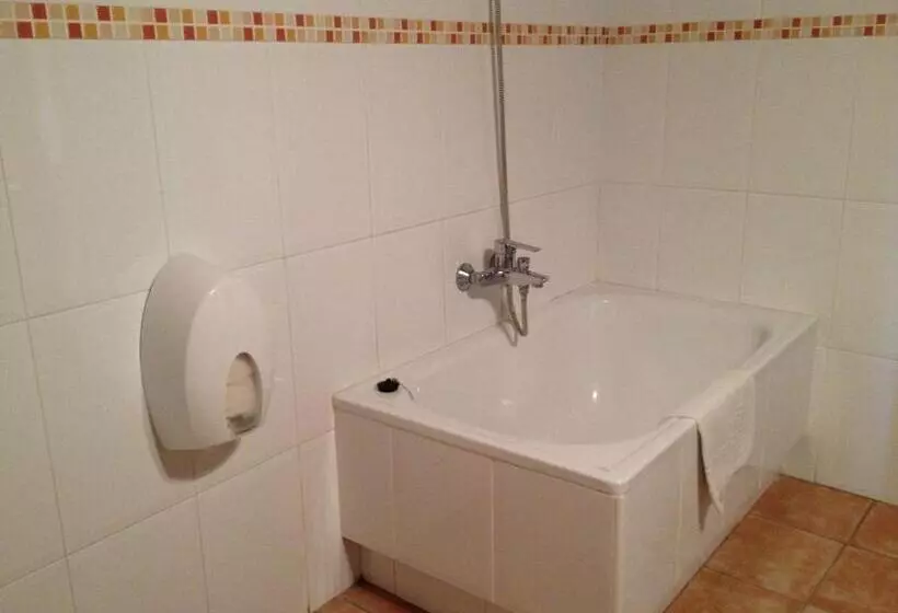 مسافرخانه Hosteria San Emeterio