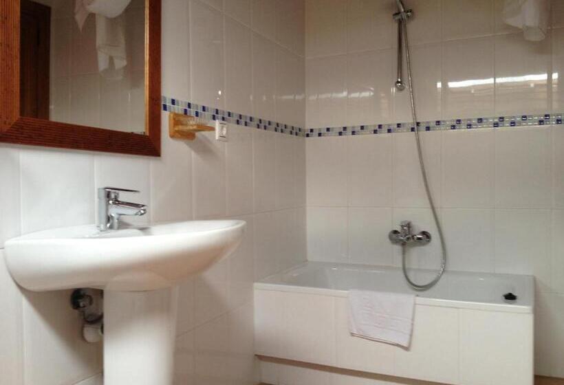 مسافرخانه Hosteria San Emeterio