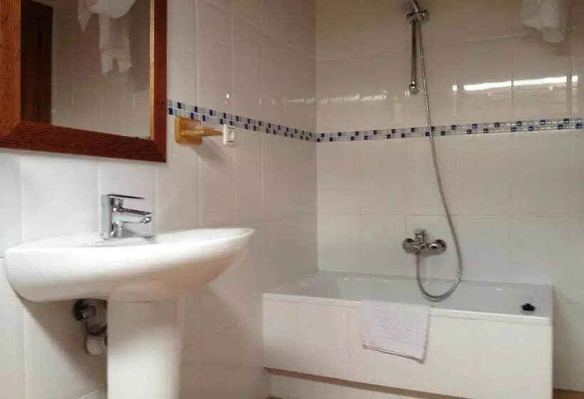 مسافرخانه Hosteria San Emeterio