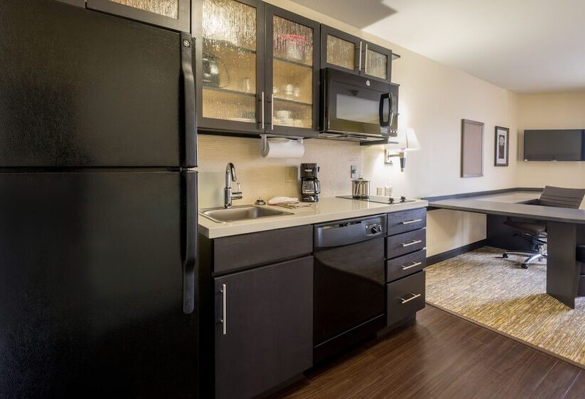 בית מלון כפרי Candlewood Suites Del City, An Ihg