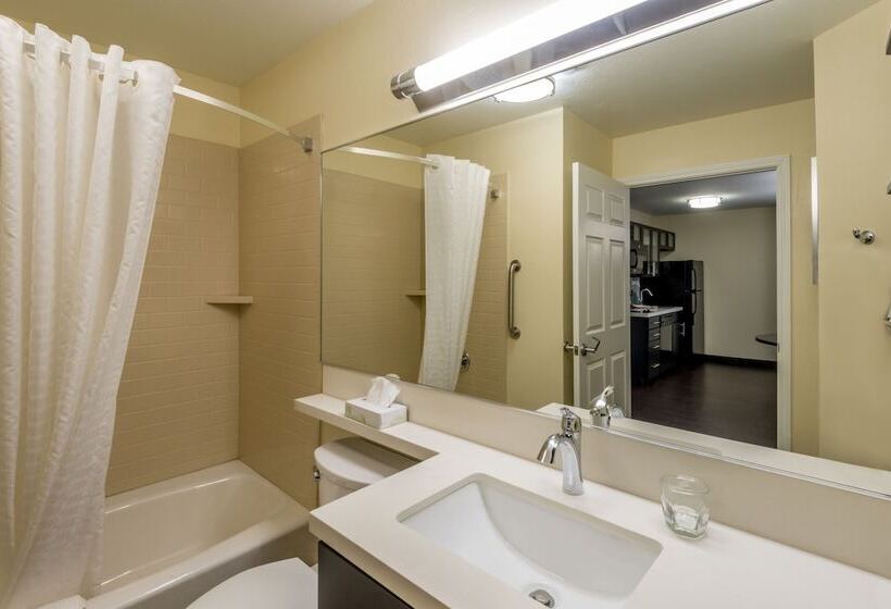 בית מלון כפרי Candlewood Suites Del City, An Ihg