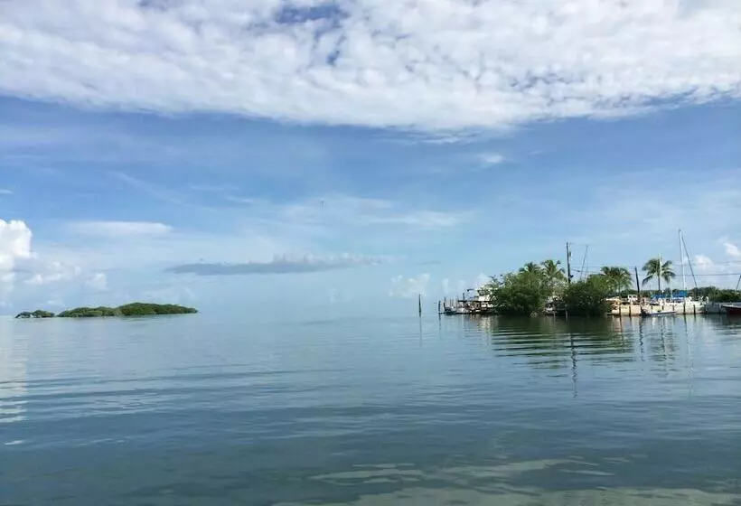 فندق Captain Pip's Marina & Hideaway