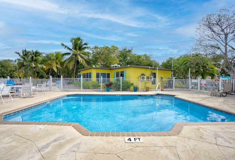 בית מלון כפרי Captain Pip's Marina & Hideaway