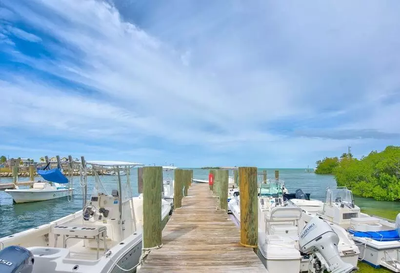 فندق Captain Pip's Marina & Hideaway