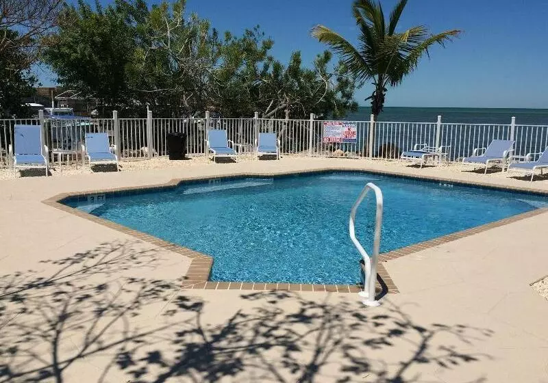 فندق Captain Pip's Marina & Hideaway