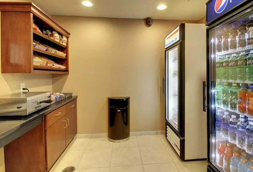 Отель Cobblestone Inn & Suites  Rugby