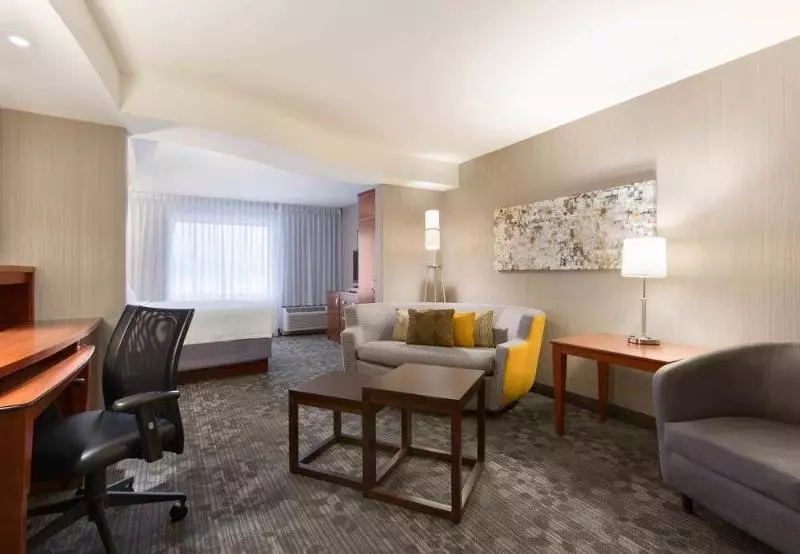 هتل Courtyard By Marriott Kalamazoo Portage