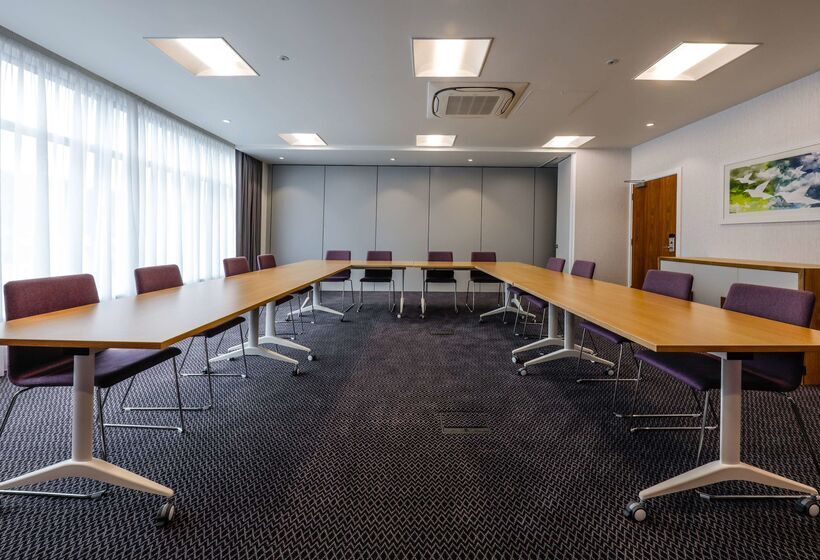 בית מלון כפרי Hampton By Hilton Exeter Airport