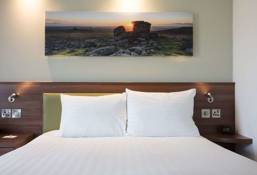 בית מלון כפרי Hampton By Hilton Exeter Airport