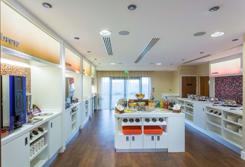 בית מלון כפרי Hampton By Hilton Exeter Airport