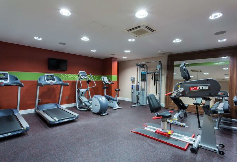 בית מלון כפרי Hampton By Hilton Exeter Airport