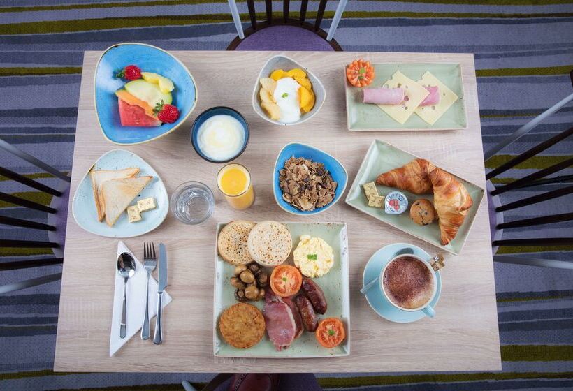 בית מלון כפרי Hampton By Hilton Exeter Airport