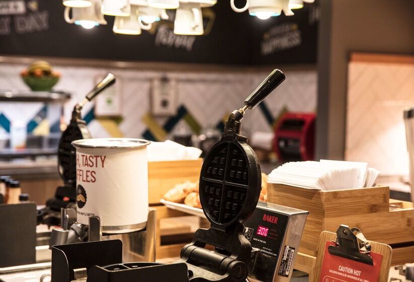 בית מלון כפרי Hampton By Hilton Exeter Airport